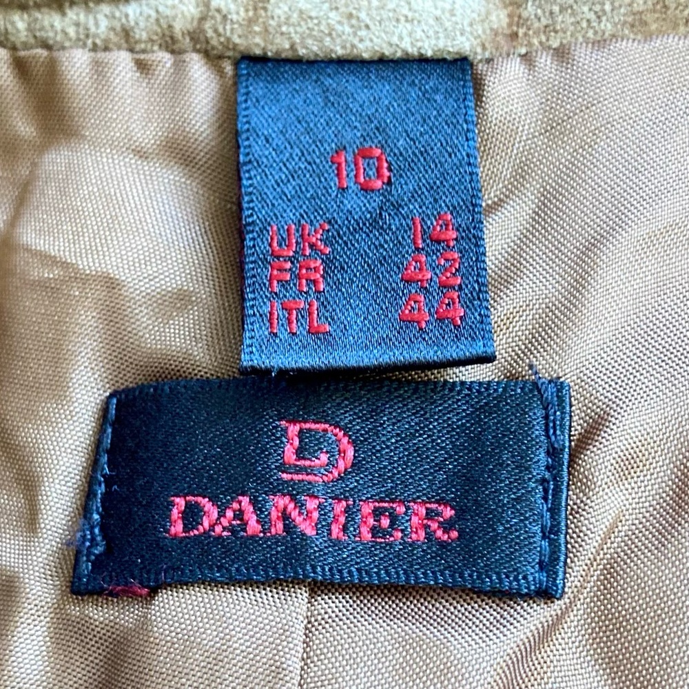 Danier 100% genuine tan suede high-waisted pants. 🤎 - Picture 6 of 8